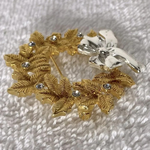 Vintage Gold Silver Tone Wreath With Jewels Pin Brooch - Picture 5 of 8